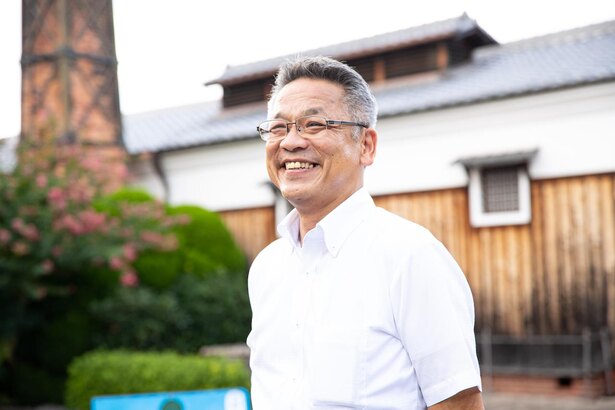 記念館を丁寧に案内してくれた館長の西岡成一郎さん