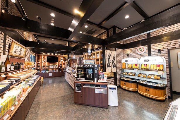 甘辛の関寿庵。ショップ内に試飲販売機がある