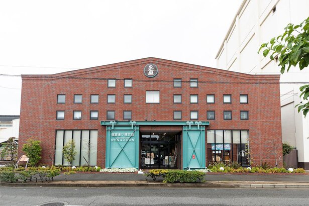 社名を日本盛株式会社に変更した2000(平成12)年にオープンした酒蔵通り 煉瓦館